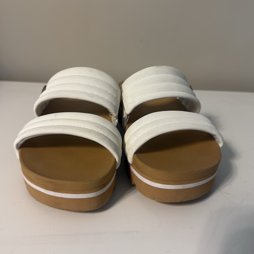 **SOLD ON MERCARI**REEF Kaia 2 Bar Slide Sandals women’s size 6 - Picture 2 of 7